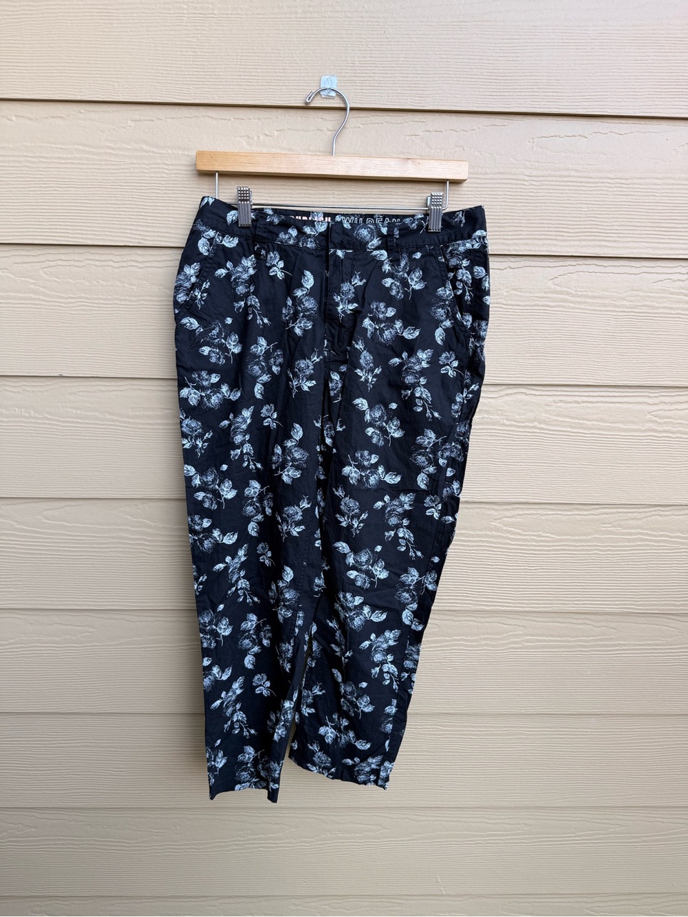 Publish x Wildfang Black Floral Cotton Cropped Pants Trousers Size 27